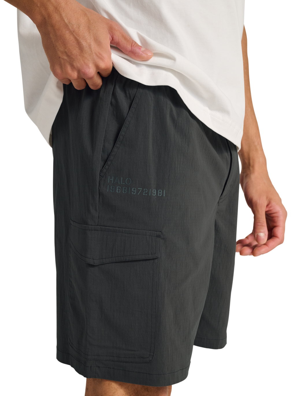 HALO NOVA SHORTS, RAVEN, model