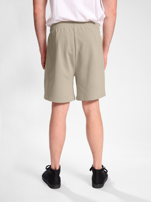 HALO COTTON SHORTS, SILVER LINING, model