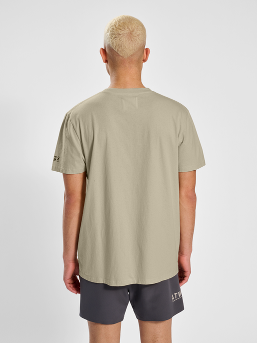 HALO COTTON T-SHIRT, OYSTER GRAY, model