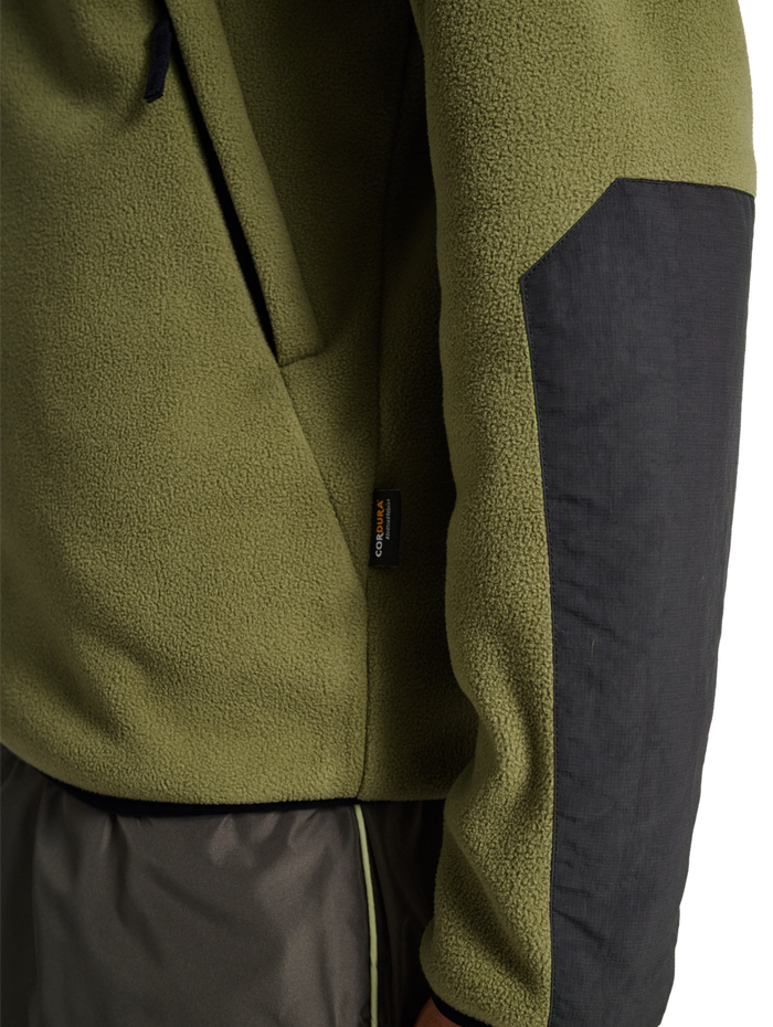 HALO BLOCKED ZIP FLEECE, OLIVE DRAB, model