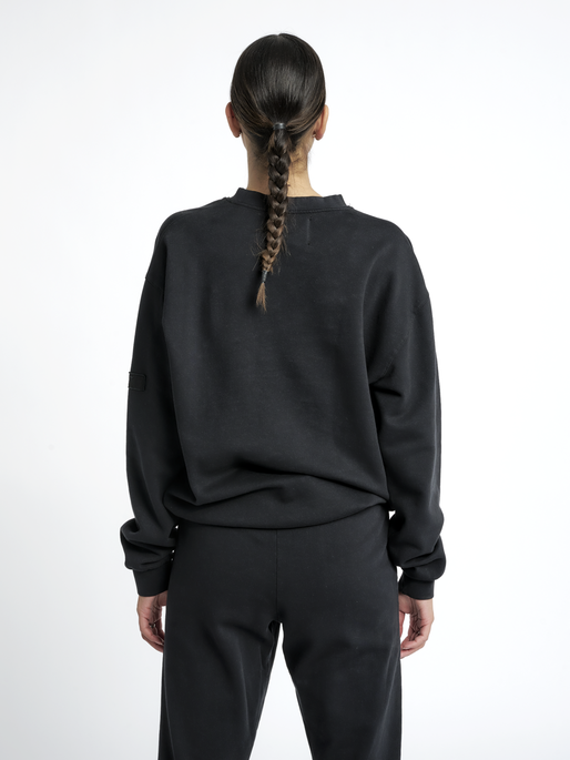 HALO COTTON CREW, BLACK, model