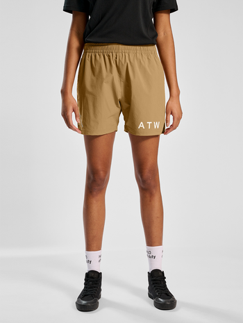 HALO SHORTS, TOBACCO BROWN, model