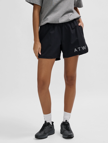HALO SHORTS, BLACK, model