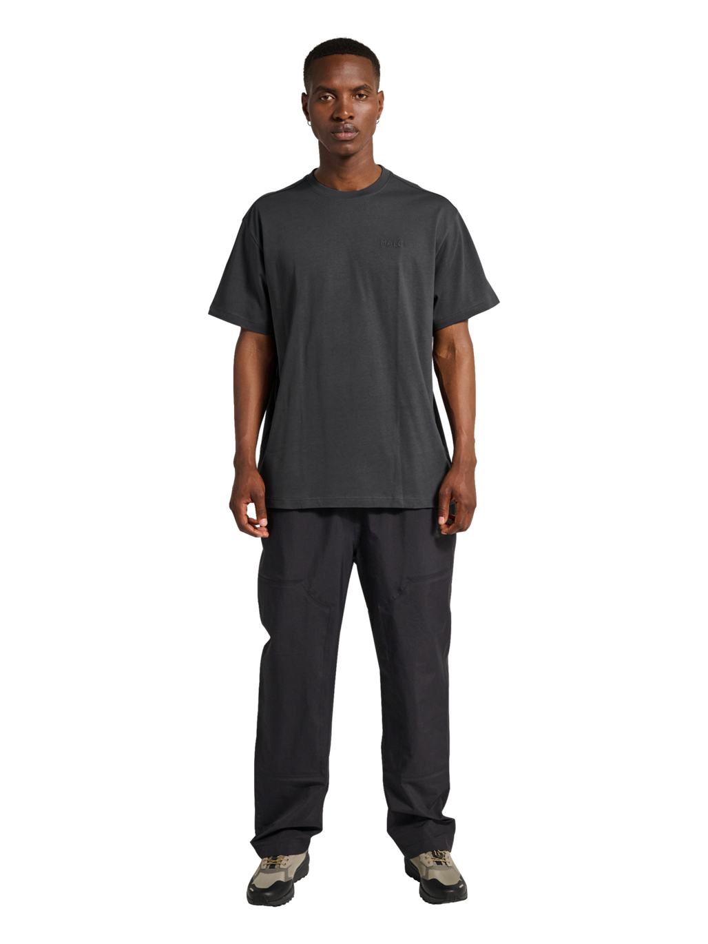 HALO LOGO T-SHIRT, ASPHALT, model