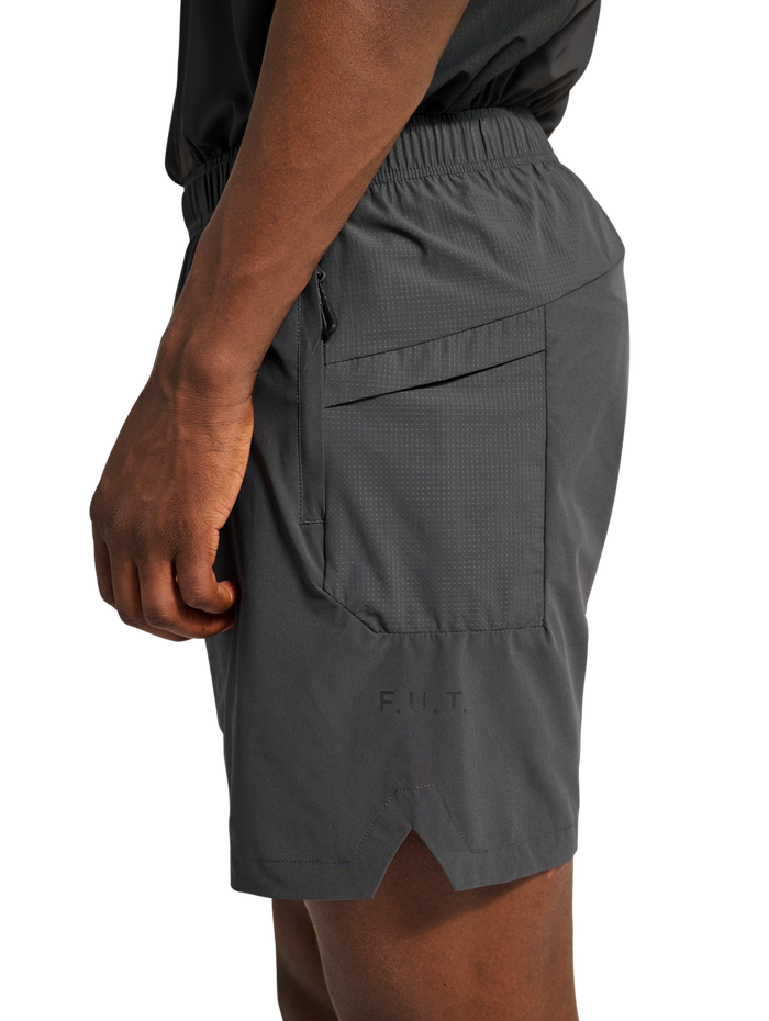 HALO SCOUT SHORTS, ASPHALT, model