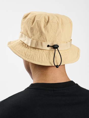 HALO RIBSTOP BUCKET HAT, SAFARI, model