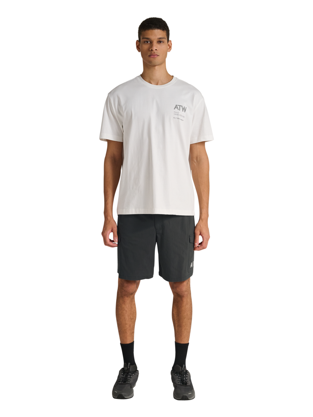 HALO NOVA SHORTS, RAVEN, model