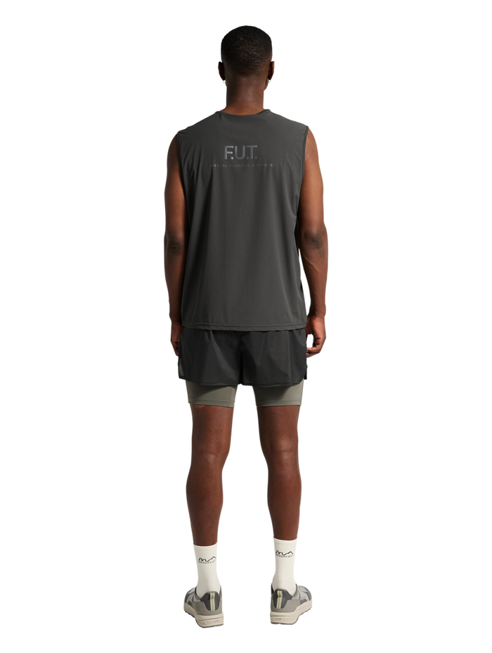 HALO DIVISION TANK TOP, RAVEN, model