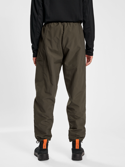 HALO COMBAT PANTS, MAJOR BROWN, model