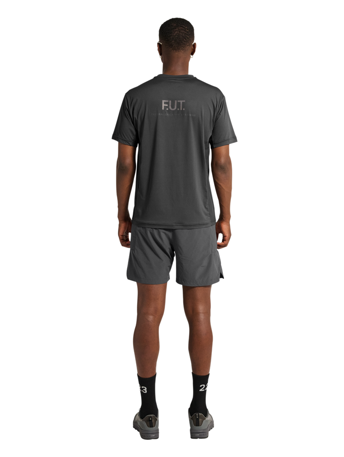 HALO SCOUT SS T-SHIRT, ASPHALT, model