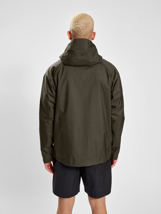 HALO SHELL JACKET, MAJOR BROWN, model