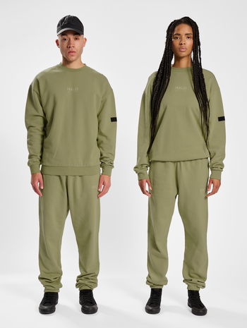 HALO COTTON CREW, GRAY GREEN, model